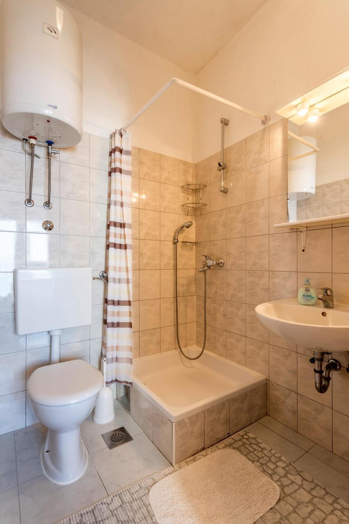 Apartments&rooms with parking space Baska Voda, Makarska - 301 Rum bild